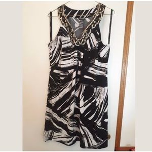 Black and white sleeveless bisou bisou dress
